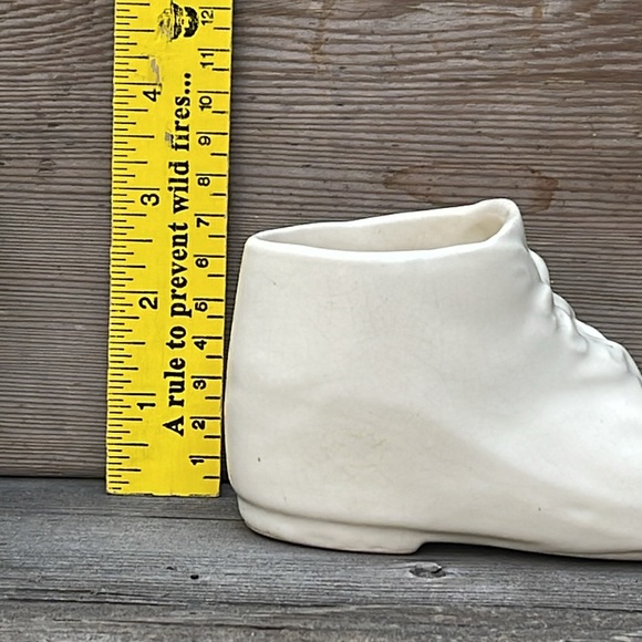 Vintage White Pottery Baby Shoe and Bassinet Indoor Planters :: Lot of 2 - Picture 8 of 16